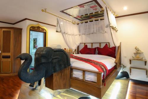 Wat Ket Hotel | Olivier Boutique: Oceanfront Bliss with Pool & Hot Tub