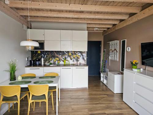 Mechelinki Apartment | Oliwkowa Przystań: Pet-Friendly Paradise with Ocean Views