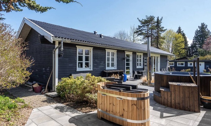 Dronningmolle House | Relaxing Escape at Øllegaard: Steps from the Ocean