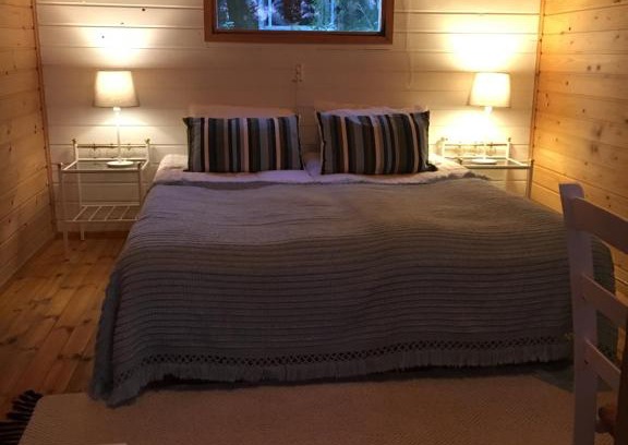 Kulennoinen Ski Chalet | Beachfront Getaway at Ollila Rantamökit - Rated 8.7/10!