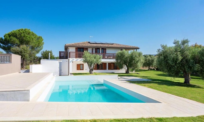 Dolianova Bed & Breakfast | Inviting Stay at Ollu e Stentu: 9.5/10 with Hot Tub & Pool