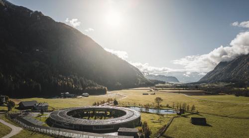 Campo Tures Hotel | OLM Nature Escape - Eco Aparthotel with Oceanfront Pool