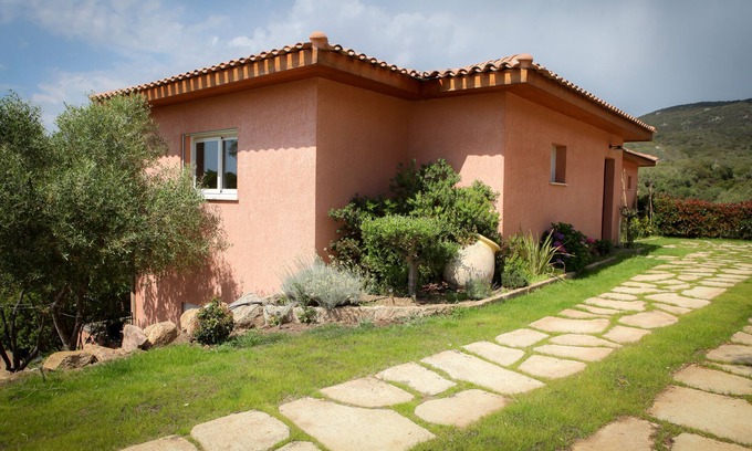Olmeto Apartment | Olmeto Plage: 3-Bedroom Apartment by the Sea, Rated 10/10
