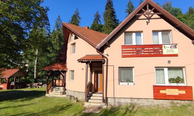 Baile Tusnad House | Olt-Part Vendégház: Exceptional Stay with Family Amenities