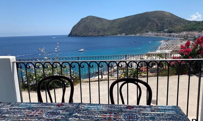 Canneto House | Explore Oltremare: Pet-Friendly 4-Star Hotel with Dining