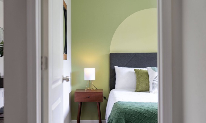 Forks House | Unforgettable Olympic Park Retreat with Hot Tub & Arcade