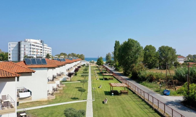 Nei Pori Hotel | Relaxing Olympion Melathron Villas with Ocean Views & Pool