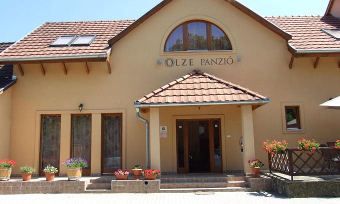 Erdobenye Bed & Breakfast | Experience Comfort at Olze Panzió – Rated 9/10 by Guests