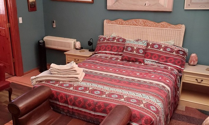 Apache Junction House | Discover Om on the Range - Dragonfly Casita with Pool & Breakfast