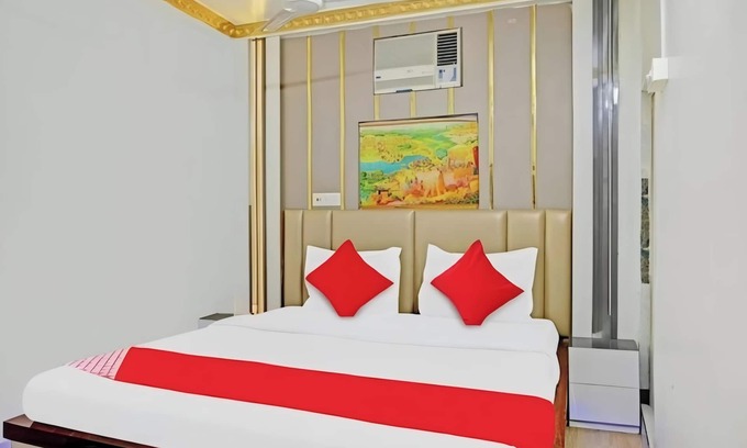 Kolkata House | Budget-Friendly Om Shanti Guest House with Breakfast Included