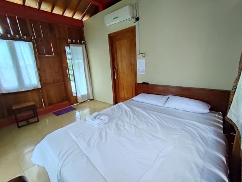 Kendal Hotel | Budget-Friendly Stay at Omah Joglo RedPartner for Families
