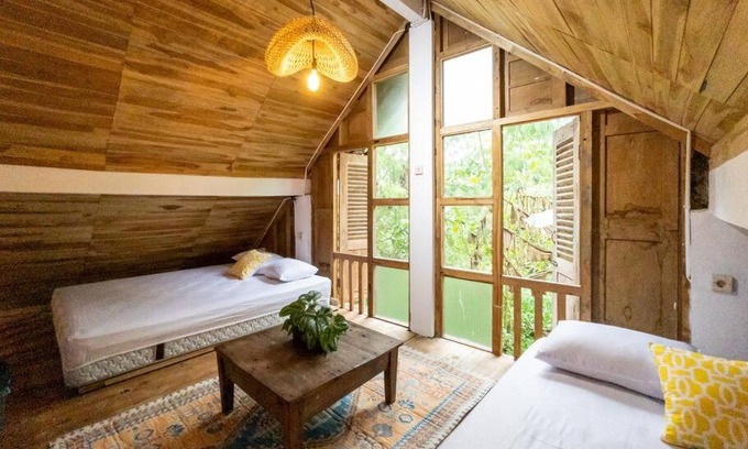 Condongcatur Villa | Omah Joho Guesthouse: Family-Friendly Retreat with Kitchen