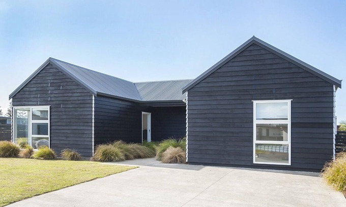 Omaha House | Omaha Central: Unmatched Comfort with Oceanfront Views