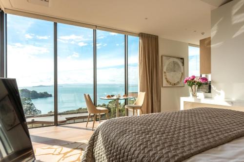 Waiheke Island Villa | Exquisite Omana Villa: 5-Star Ocean View Getaway