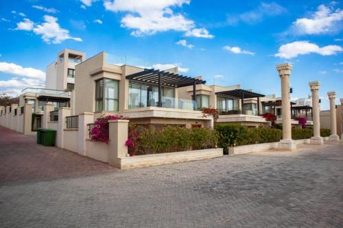 Aqaba Apartment | Discover Omar Villa: Oceanfront Retreat with Spa & Pool