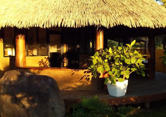 Afaahiti House | Discover Omati Lodge: Family-Friendly with Pool & Breakfast