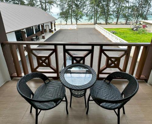 Kampung Sura Masjid Hotel | Ombak Beach Inn Resort