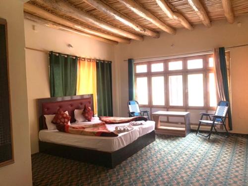 Hundur House | Cozy OMBAY GUESTHOUSE with Inclusive Breakfast Awaits