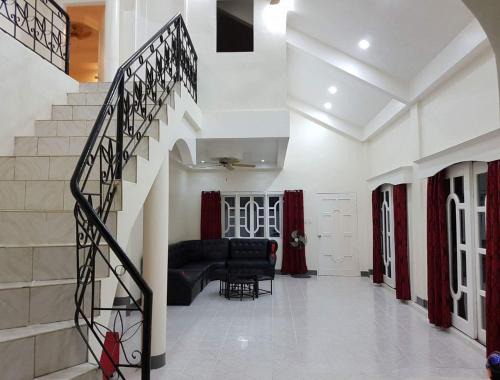 Samal House | Pet-Friendly OMG Guesthouse for 4: Your Family Retreat