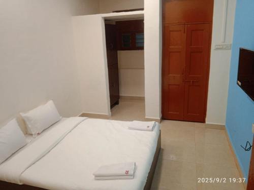 Goregaon West House | Omkar Regency Guest House & AC Dormitory PG Hostels Nr Nesco Mumbai