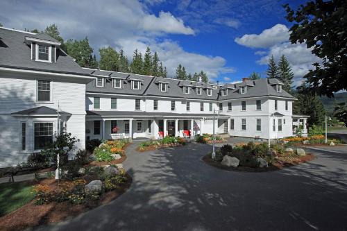 Bretton Woods Hotel | Experience Unique Charm at Omni Bretton Arms Inn