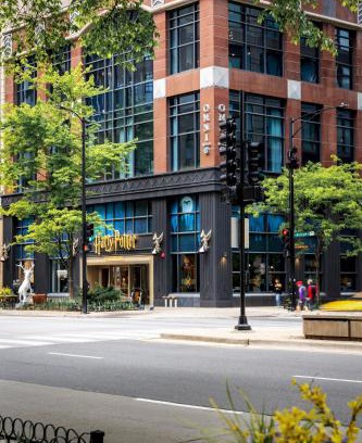 Streeterville Hotel | Elegant Omni Chicago Hotel with Pool and Pet-Friendly Rooms