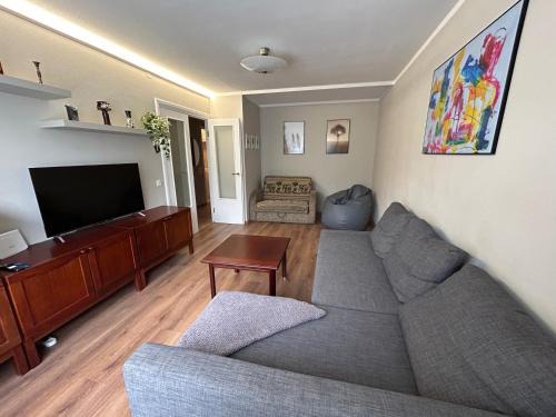 Zemgale Suburb Apartment | Cozy Apartment in Āgenskalns with Top Guest Ratings