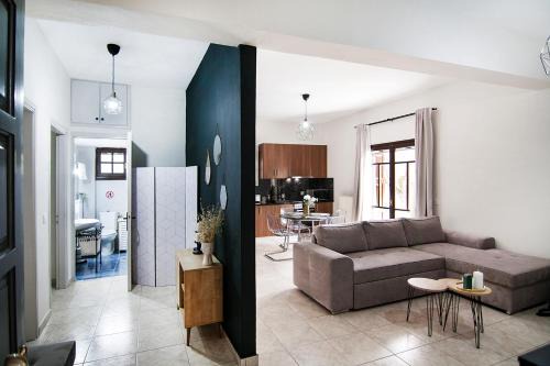Paleros Apartment | Family-Friendly Onèiro Apartment for Your Next Getaway