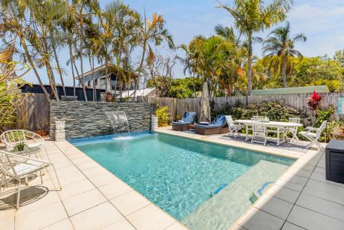 Lota Apartment | Oceanfront Flat with Pool in Manly's Cafe Hub