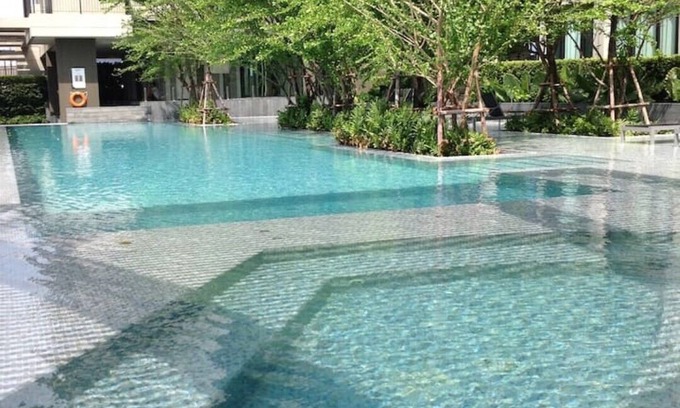 Khlong Toei Apartment | Convenient Stay Near On Nut BTS with Pool and Spa Access
