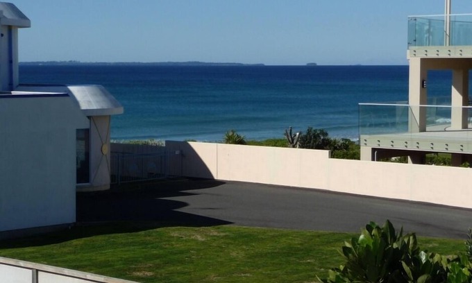 Omanu House | Oceanfront Haven with Breathtaking Views & Top Amenities