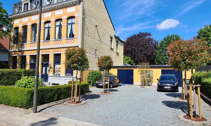 Mortsel Apartment | Discover Antwerp: Eco-Friendly Hotel with Hot Tub & Breakfast