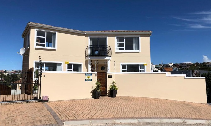 Jeffreys Bay House | Top-Rated Beach House with Pool in Jeffreys Bay