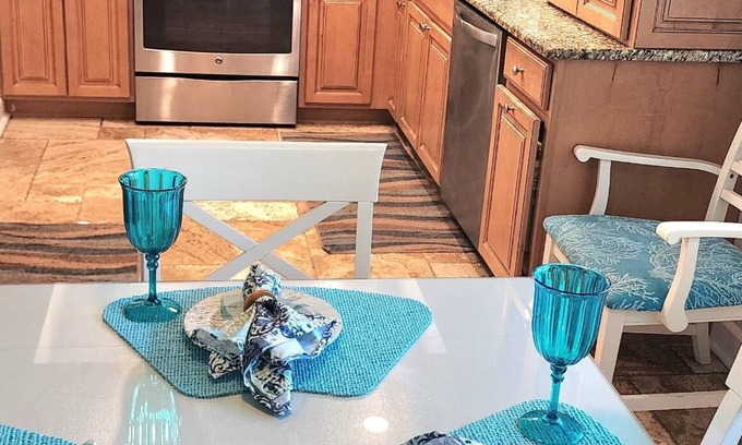 Siesta Key Condo | Beachfront Getaway with Pool & Ocean Views – Sleeps 6!