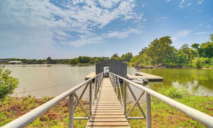 Ketchum House | On-Site Lake Access: Pet-Friendly Vinita Home