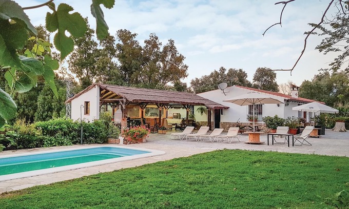 Jimena de la Frontera House | On the banks of the Guadiaro River you will find the vacation country house Vega El Dorado.