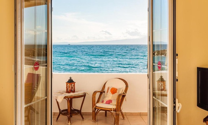 Akrogialion Apartment | Beachfront Akroyali Family Home with Breakfast & Kids Fun