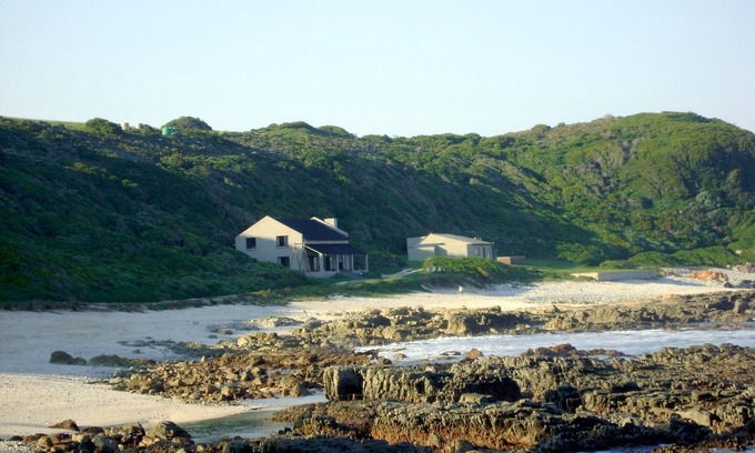 Kouga House | Relaxing Beachfront Escape with Ocean Views and Pool