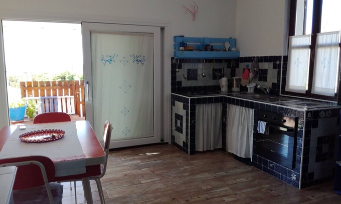 Eden Beach Apartment | Beachfront Getaway with Ocean Views and Free Wi-Fi