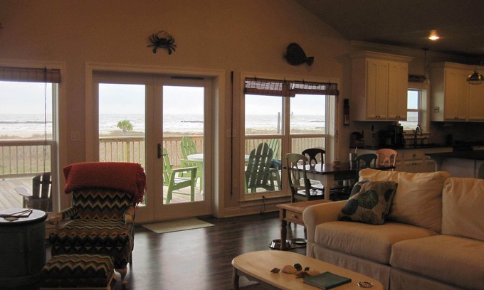 Grand Isle House | Beachfront Haven with Best Island Views and Pool Access