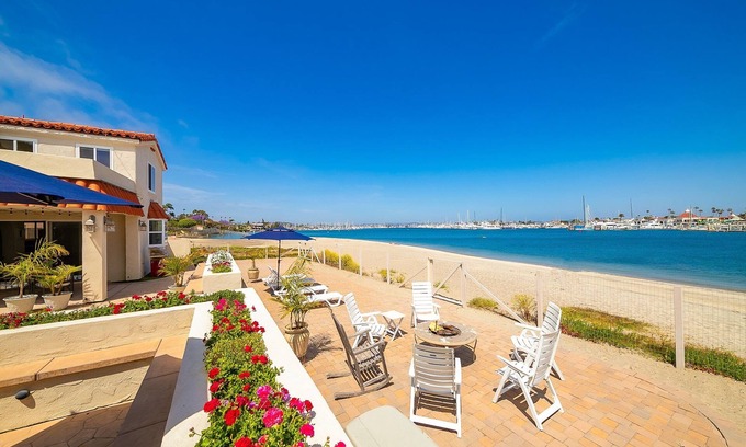 La Playa House | Beachfront Bliss: Ideal Retreat for Comic Con Attendees