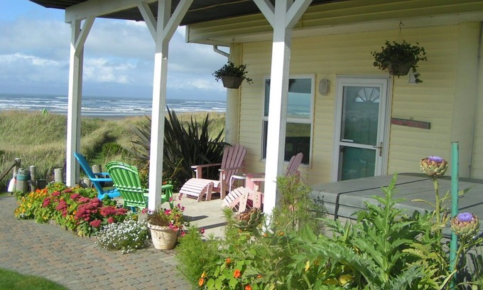 Moclips Apartment | Beachfront Retreat in MOCLIPS with Hot Tub & Scenic Views