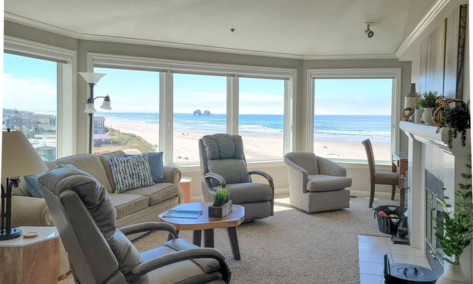 Rockaway Beach Condo | Beachfront Retreat in Rockaway with Panoramic Ocean Views