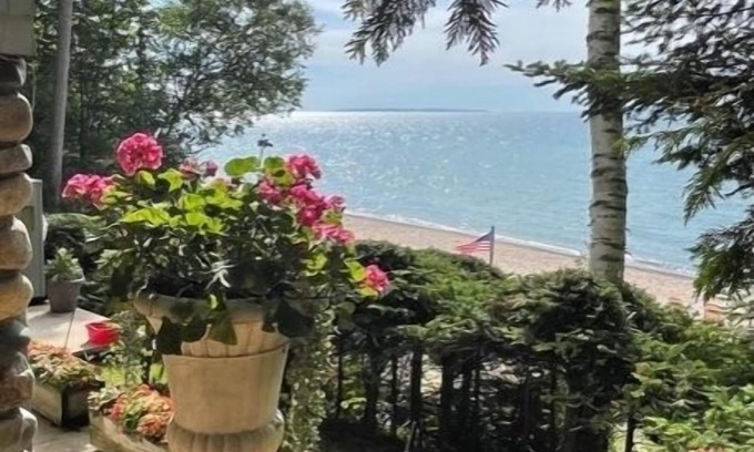Leland House | Beachfront Getaway in Leland - Steps from Fishtown!