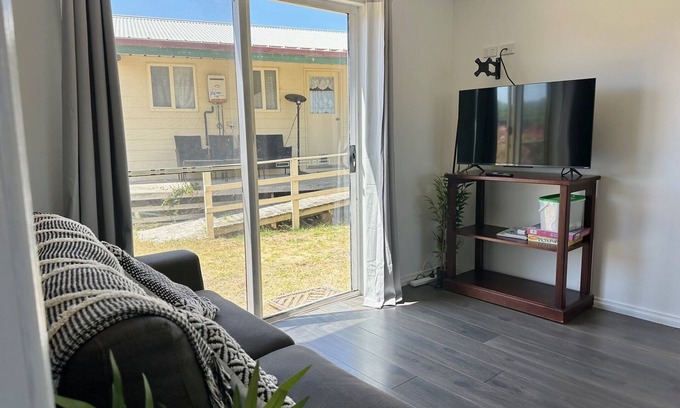 Waterhouse House | Beachfront Escape - Ideal Family Retreat with Child-Friendly Amenities