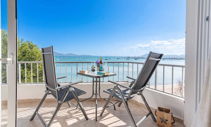 Puerto de Pollensa Apartment | Beachfront Voramar Apartment with Spa and Sea Views