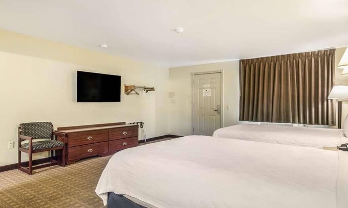 Aberdeen Hotel | Budget-Friendly Getaway at GuestHouse Montesano with Free Breakfast