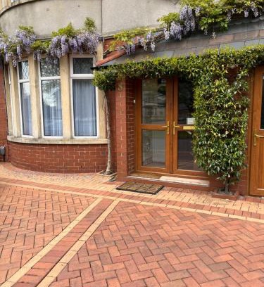 Whitchurch Apartment | Family-Friendly Getaway at On The Common Hotel