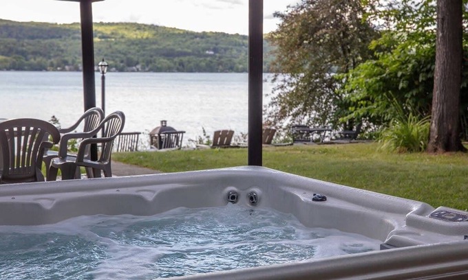 Memphremagog Regional County Municipality Ski Chalet | Relaxing Retreat by Lac Lovering - Spa & Family-Friendly