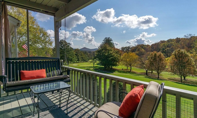 Spruce Pine Condo | Golf Course Retreat with Spa and Mountain Views!